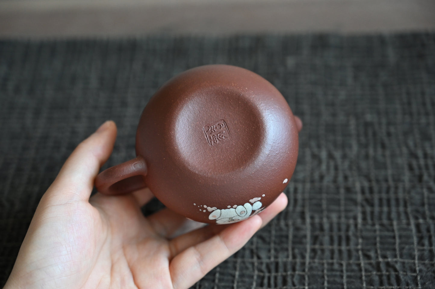 Wen Dan (150ml) Zhongcaoqing Yixing Teapot with Bunny Mud Painting