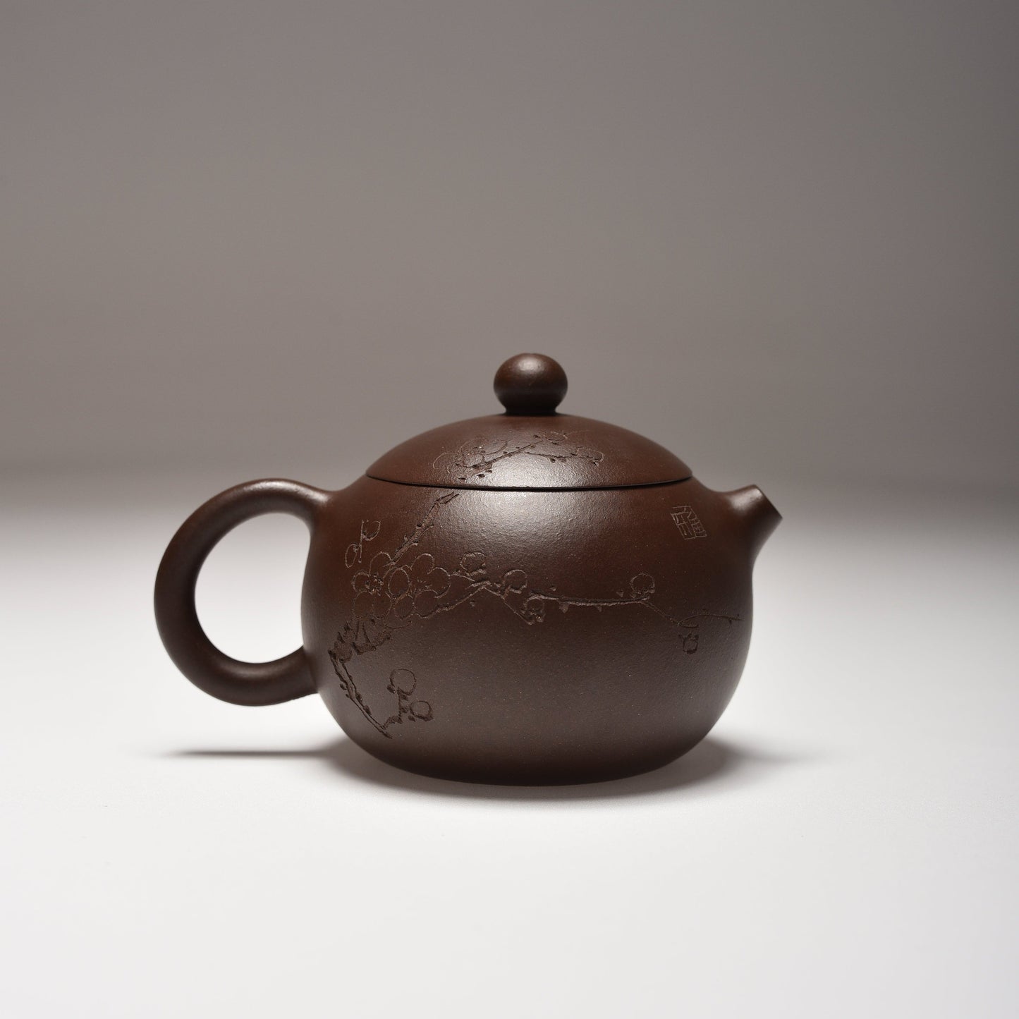 Xi Shi (150 ml) Zi Ni Yixing Teapot with Carving