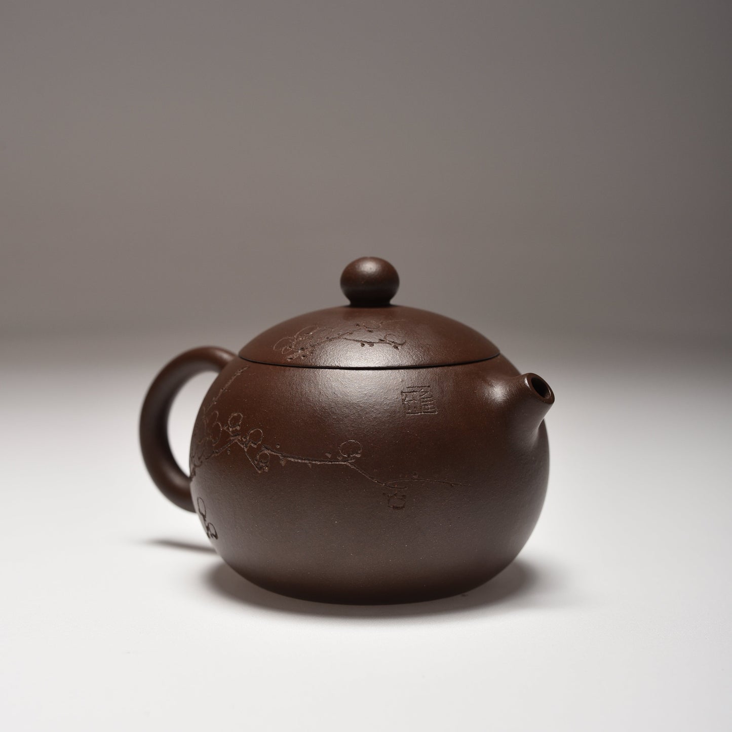 Xi Shi (150 ml) Zi Ni Yixing Teapot with Carving