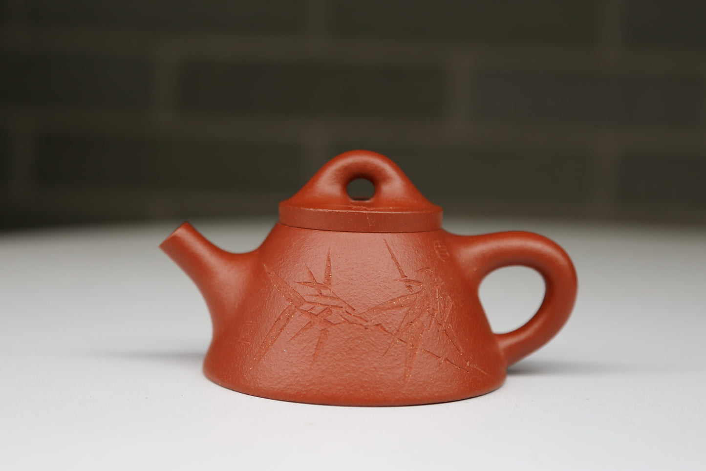 Bawang Shi Piao (120ml) Zhu Ni Clay Yixing Teapot with Carving
