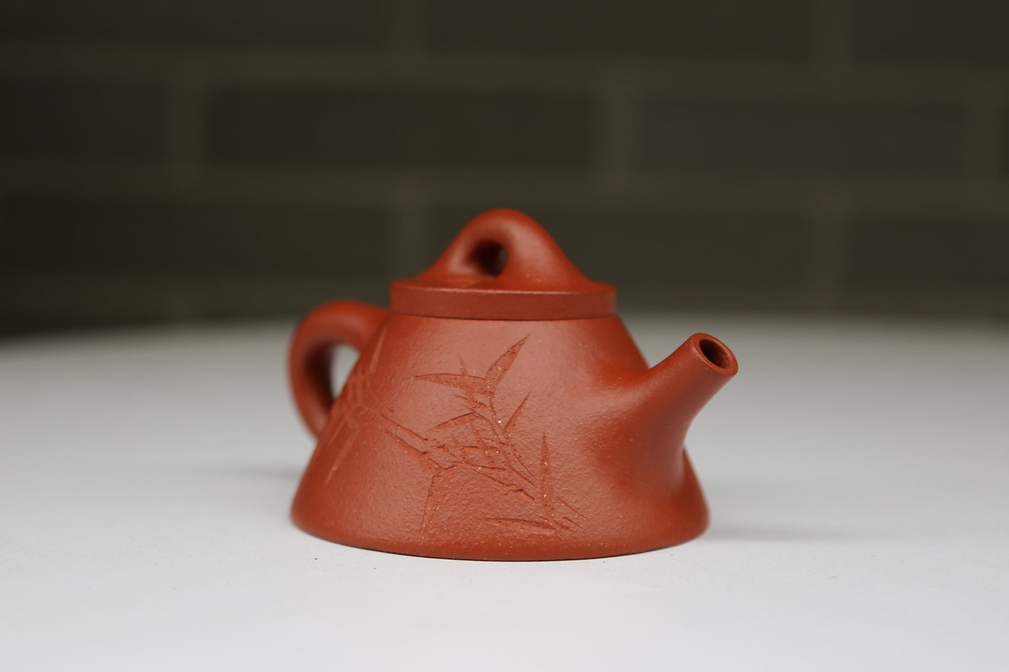 Bawang Shi Piao (120ml) Zhu Ni Clay Yixing Teapot with Carving