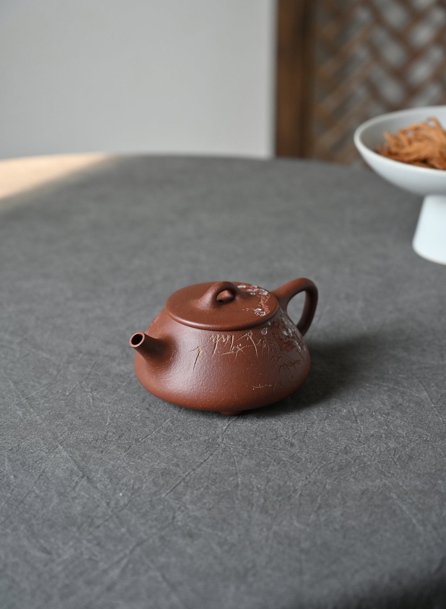 Ping Gai Shi Piao (150 ml) Zhongcaoqing Yixing Teapot with Plum and Bamboo Engraving