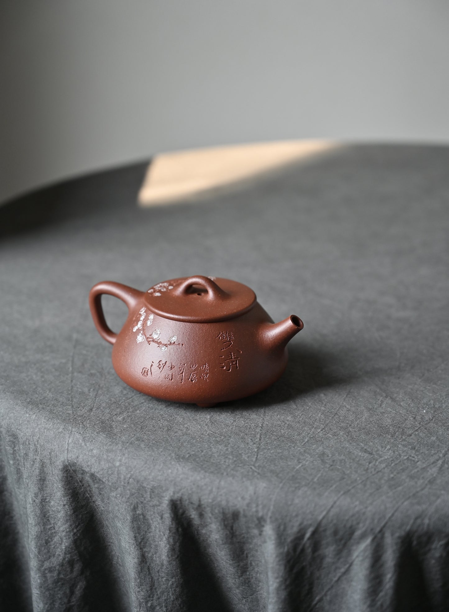 Ping Gai Shi Piao (150 ml) Zhongcaoqing Yixing Teapot with Plum and Bamboo Engraving