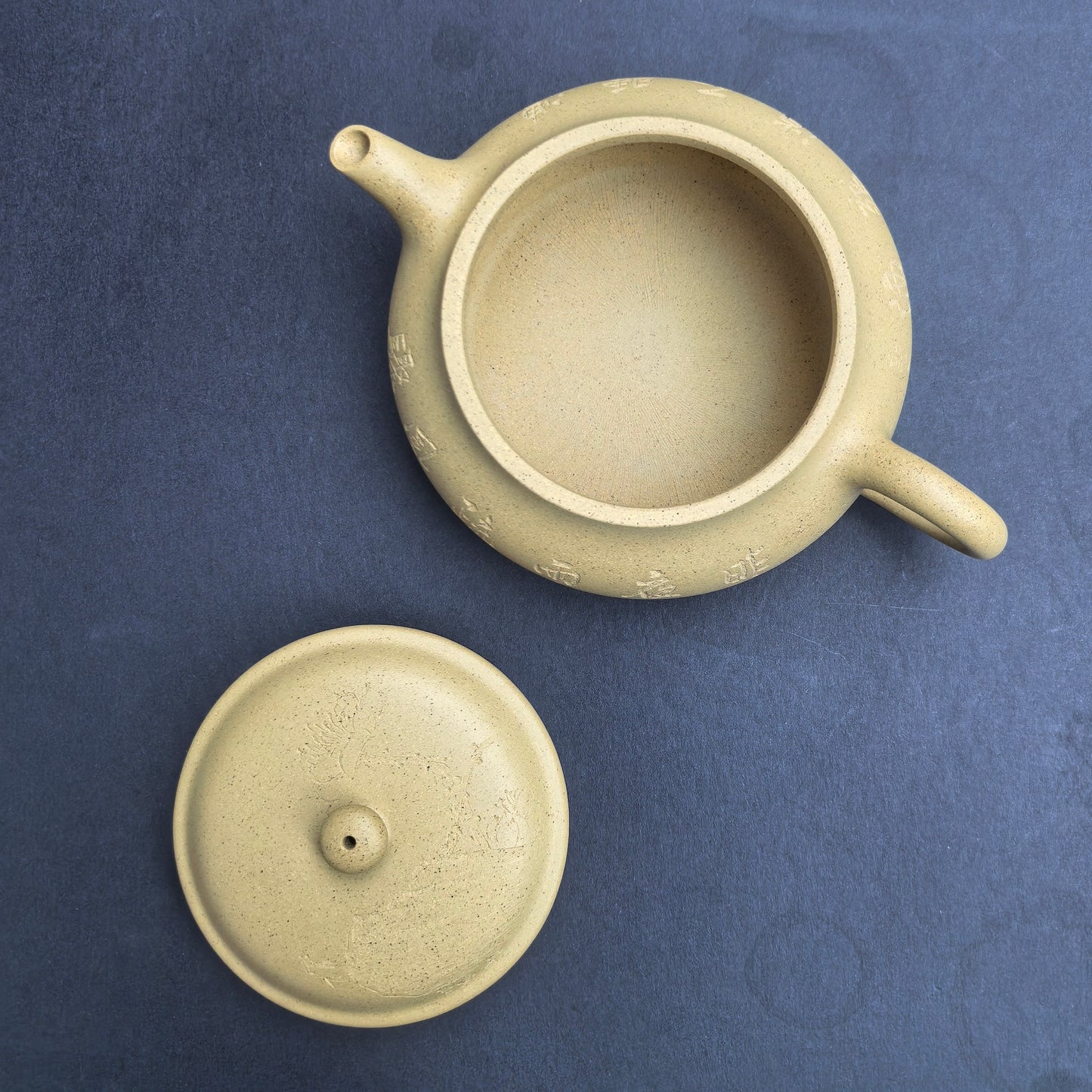 Ming Lu (188 ml) Ben Shan Lv Ni Yixing Teapot with Carving