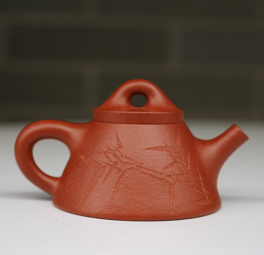 Bawang Shi Piao (120ml) Zhu Ni Clay Yixing Teapot with Carving